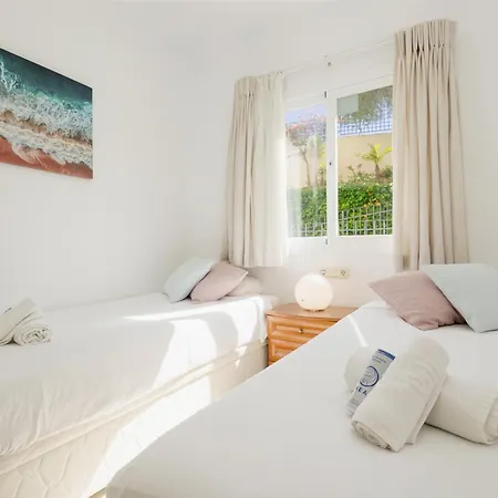 Apartamento With Private Terrace, Just 10 Minutes By Car From Elviria Beach,