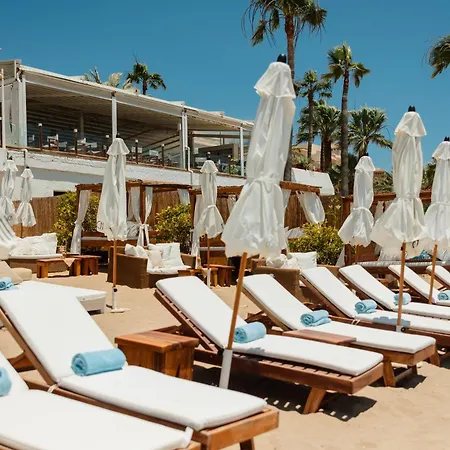 With Private Terrace, Just 10 Minutes By Car From Elviria Beach, Apartamento Marbella