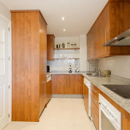 With Pool And Private Terrace With Sea Views In Elviria