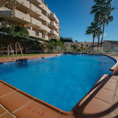 With Private Terrace, Just 10 Minutes By Car From Elviria Beach, Apartamento