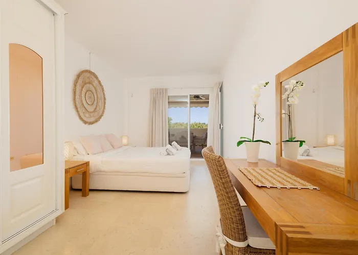 With Private Terrace, Just 10 Minutes By Car From Elviria Beach, Marbella