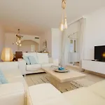 With Private Terrace, Just 10 Minutes By Car From Elviria Beach, Apartamento Marbella
