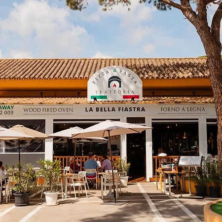 With Private Terrace, Just 10 Minutes By Car From Elviria Beach, Daire